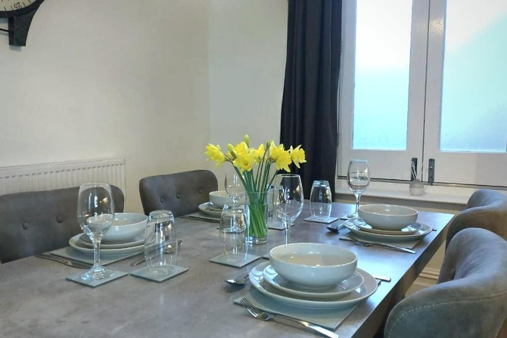 2 Bedroom City Centre Duplex Apt Preston  Bagian luar foto