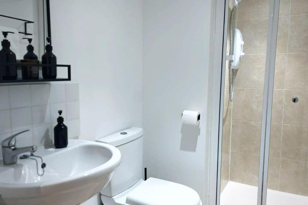 2 Bedroom City Centre Duplex Apt Preston  Bagian luar foto